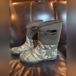 Womens sz 9 camo rubber boots